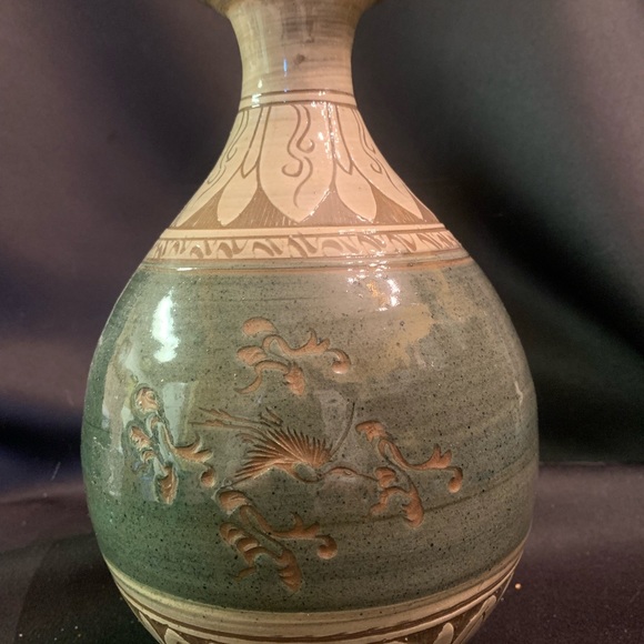 Vase - striking pottery vase - Picture 3 of 11